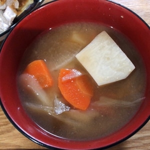 少量の豚ひき肉と圧力鍋で、優しい味の豚汁風☆